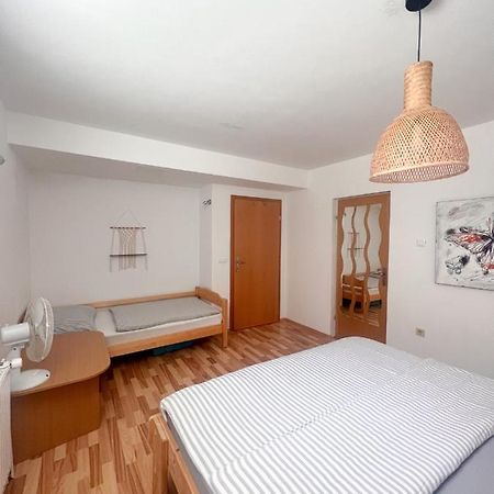 Lovely Basement Rental ブレッド エクステリア 写真