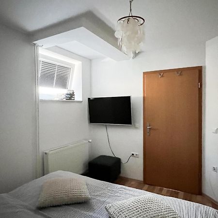 Lovely Basement Rental ブレッド エクステリア 写真