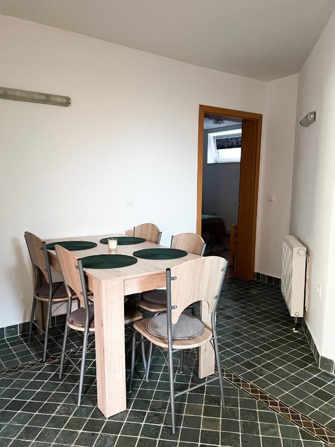 Lovely Basement Rental ブレッド エクステリア 写真