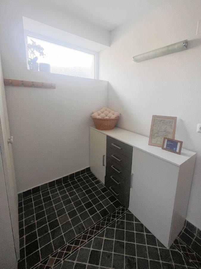 Lovely Basement Rental ブレッド エクステリア 写真