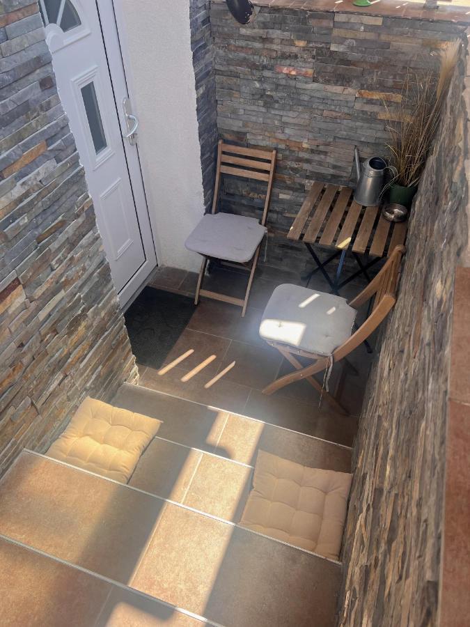 Lovely Basement Rental ブレッド エクステリア 写真