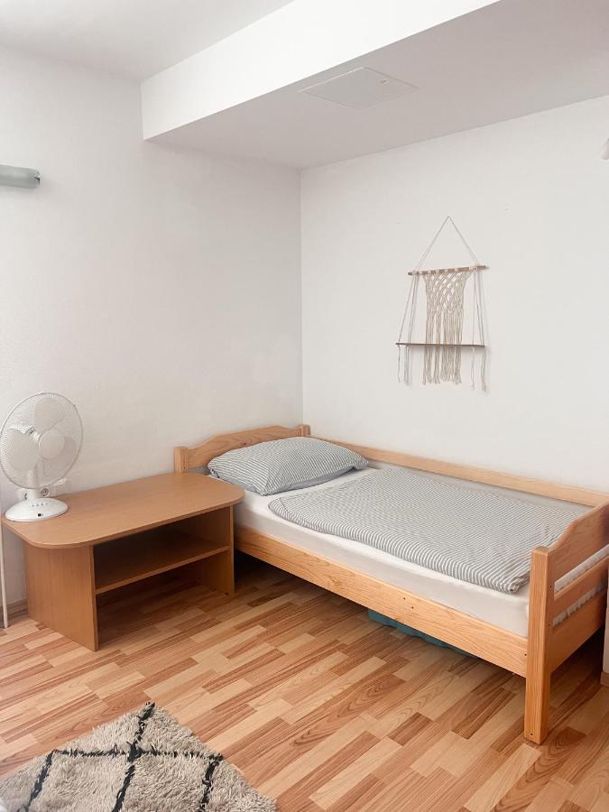 Lovely Basement Rental ブレッド エクステリア 写真