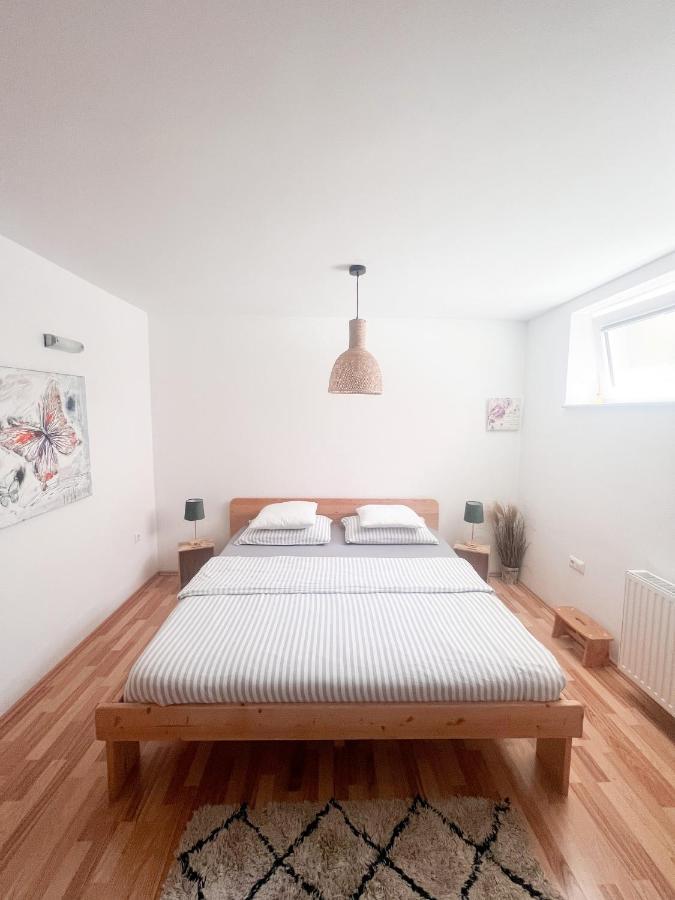 Lovely Basement Rental ブレッド エクステリア 写真