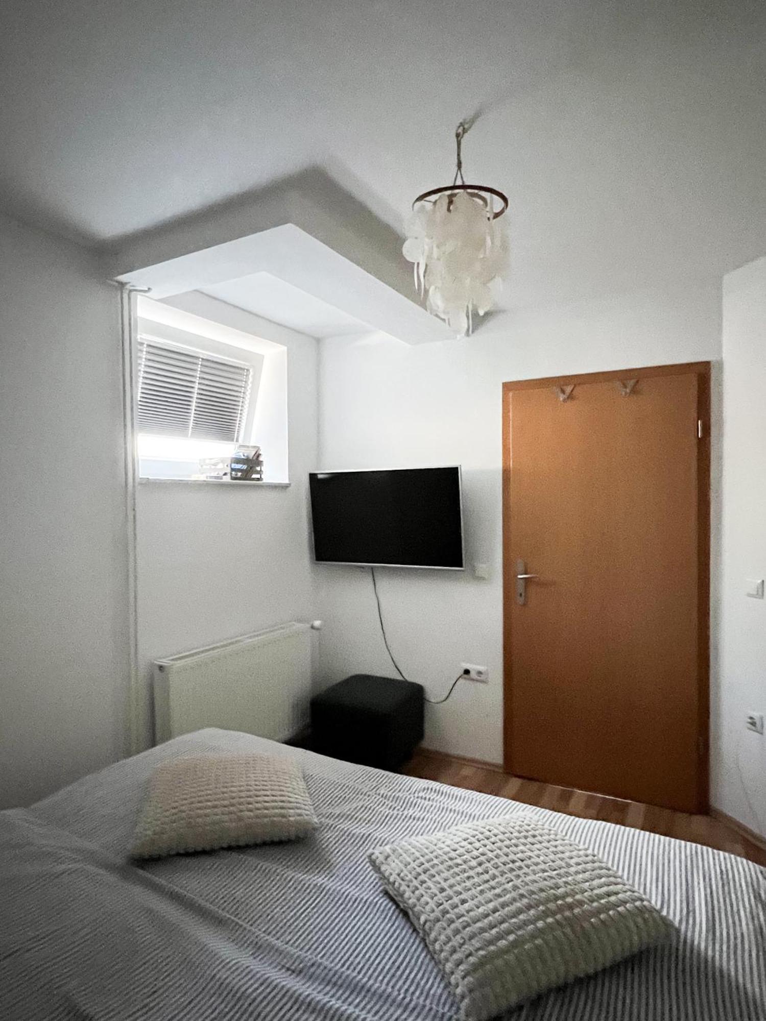 Lovely Basement Rental ブレッド エクステリア 写真